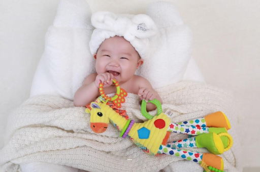 黄山三个月宝宝正确抱姿